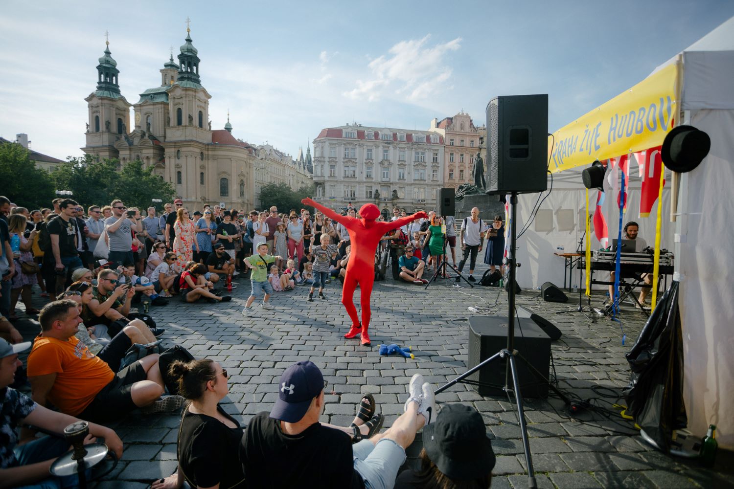 Umění patří do ulic! Festival Praha žije hudbou společně s hvězdami i amatérskými buskery rozehraje Prahu